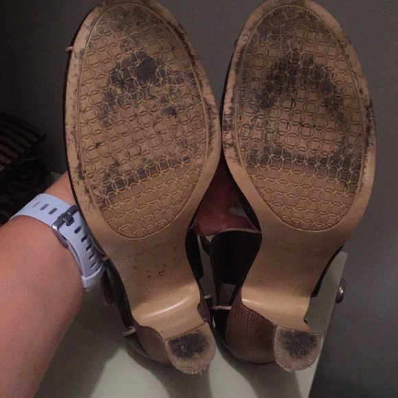 T strap Black and Tan Nine West Leather Heels - Picture 5 of 5